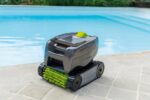 Zodiac GT3220 TornaX – Selbständiger Bodenreiniger für Pools, Boden und Wände, Intelligenter Poolreiniger mit Rotierenden Bürsten, Leicht zu Reinigender Filter